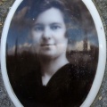DHOINE Blanche 1914-1940 x SWYNGEDAUW Robert, tuée dans un bombardement avec ses fils Roger et Fernand - cimetière de Warneton
